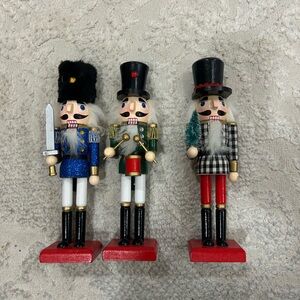 Set of 3 nutcrackers